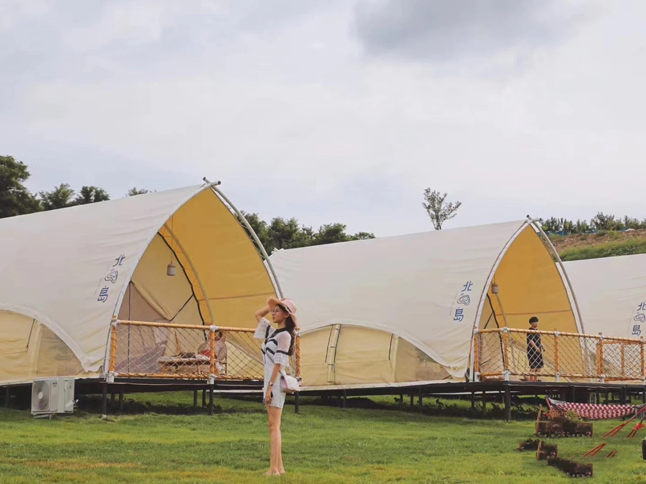2025 new design sailboat shape glamping tents