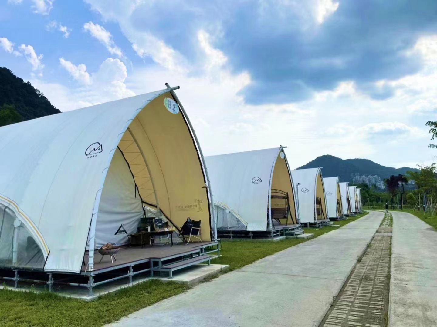 2025 new design sailboat shape glamping tents